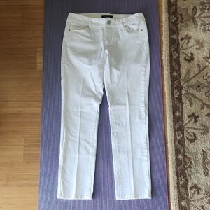 White House Black Market Blanc 6R Slim Ankle White Jeans